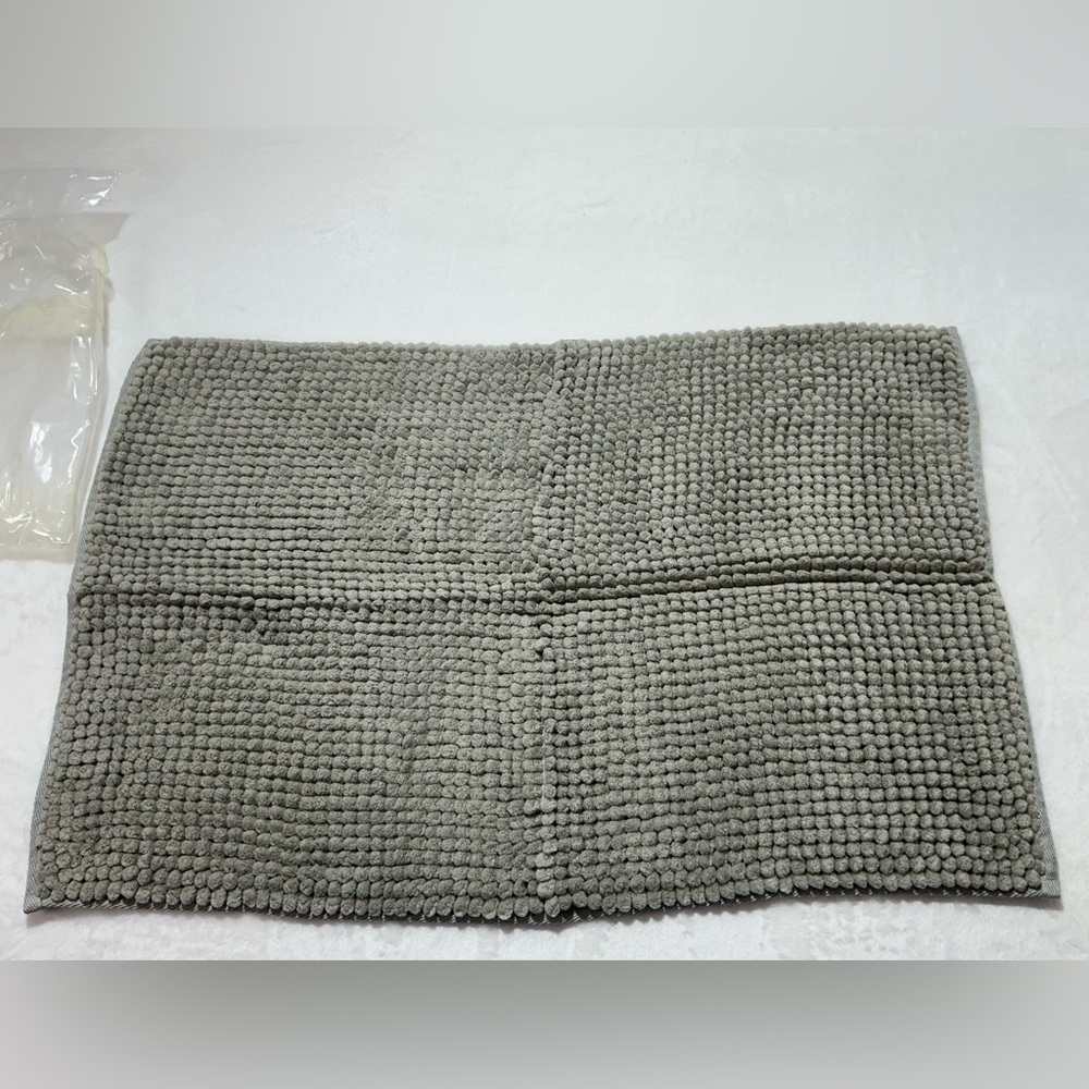 NWT Refined Comfort Chenille Bathroom Rug 24x16” Soft, Absorbent, Washable
